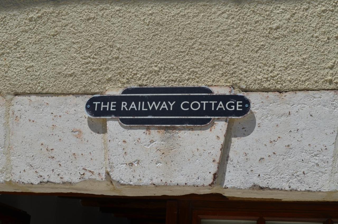 The Railway Cottage - Characterful And Comfortable Holiday Cottage Piégut-Pluviers Esterno foto