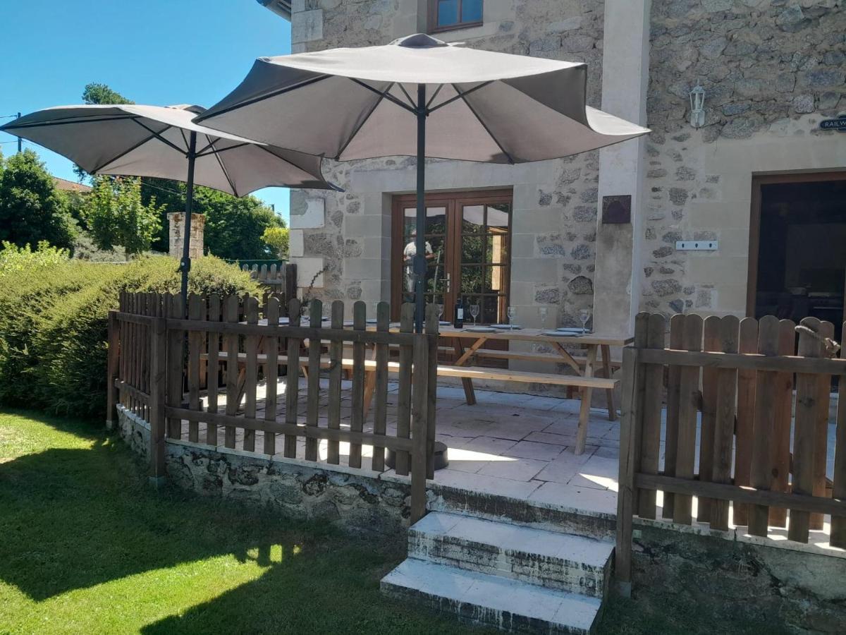 The Railway Cottage - Characterful And Comfortable Holiday Cottage Piégut-Pluviers Esterno foto